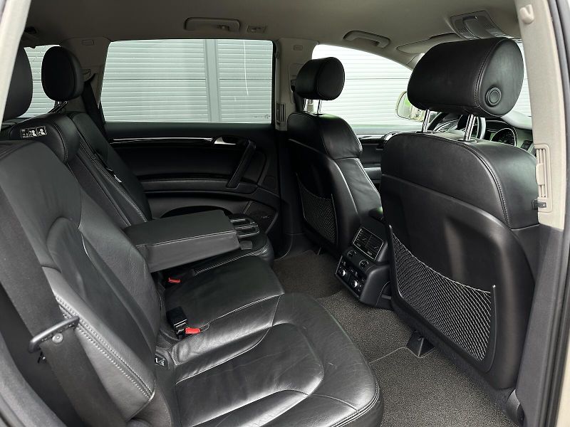 Audi Q7 3.0TDi V6 4x4 Tiptronic 233PS - fotka 45 z 48