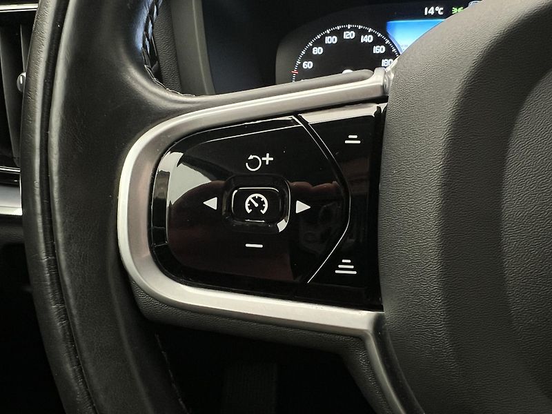 Volvo V60 CC D4 AWD AUT CZ 1. maj. - fotka 24 z 43