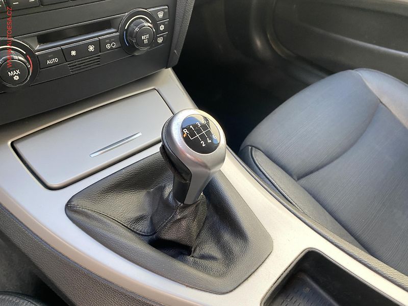 BMW Řada 3 (2006) 2.0i 318i, AC, park.asist - fotka 16 z 16