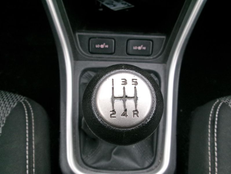 Suzuki SX4 S-Cross (2014) 1,6i AC TEMP VÝHŘEV TAŽNÉ - fotka 23 z 30