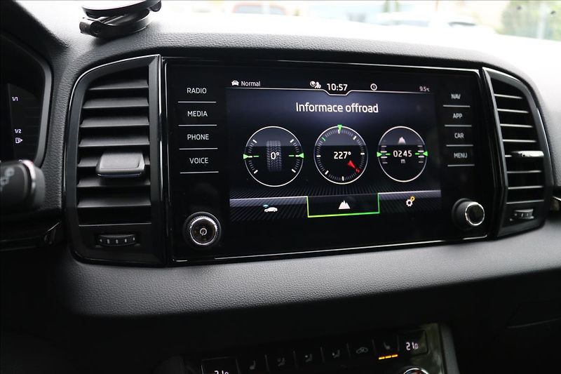 Škoda Karoq 2,0 Sportline,4x4, Automat - fotka 25 z 42
