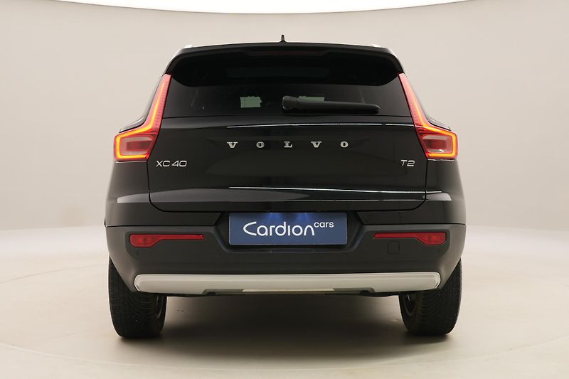 Volvo XC40 T2 MOMENTUM REZERVACE - fotka 11 z 44