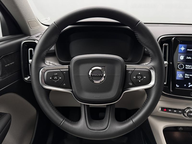 Volvo XC40 T5 AWD INSCRTIPTION REZERVACE - fotka 3 z 42