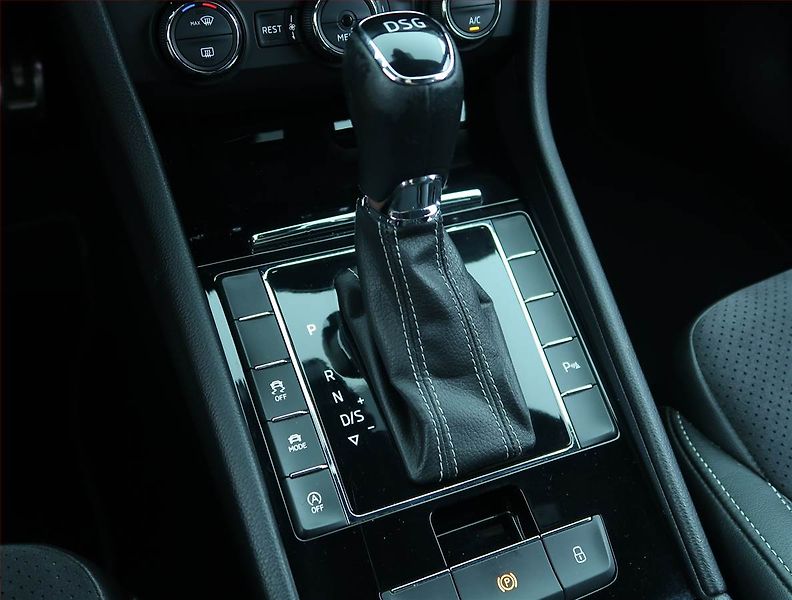 Škoda Superb (2017) Sportline 2.0 TDI, Automat - fotka 13 z 20