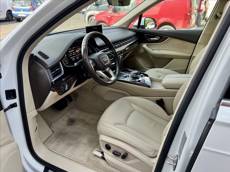 Audi Q7 3,0 TDi  MATRIX  VZDUCH  200kW - fotka 13 z 54