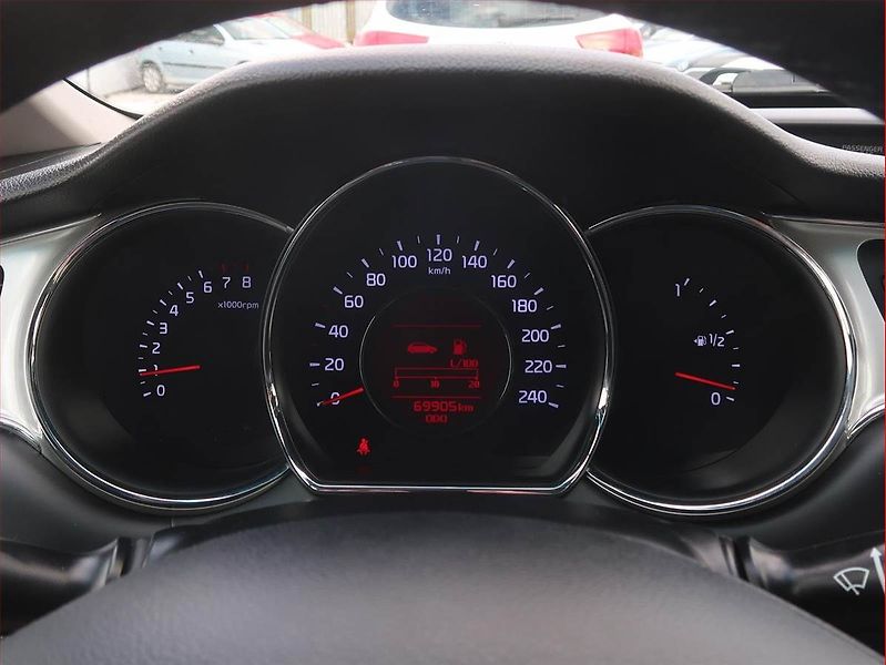 Kia Ceed (2017) Gold 1.4 CVVT, Serv.kniha - fotka 11 z 17