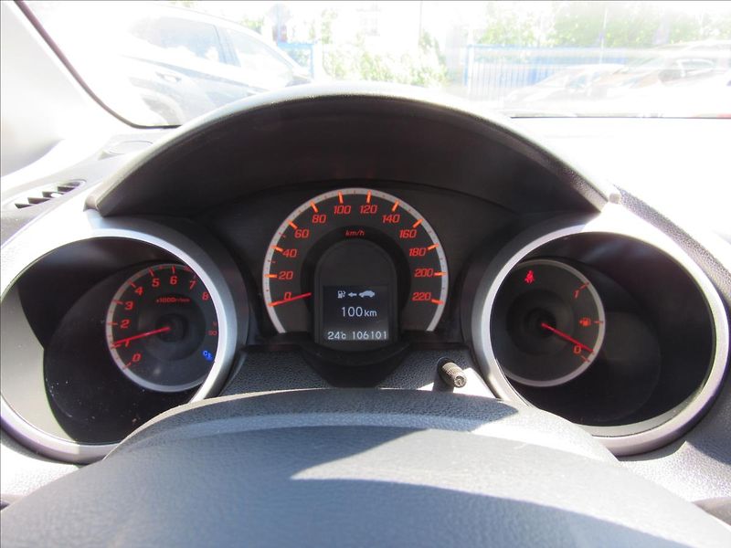 Honda Jazz 1,2 i-VTEC 66kW - fotka 13 z 25