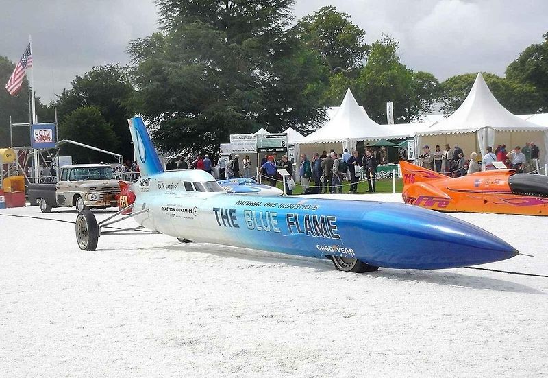 Vítejte v Bonneville Salt Flats! Cedule, která vítá návštěvníky solného jezera, kde se dosahuje rychlostních rekordů.