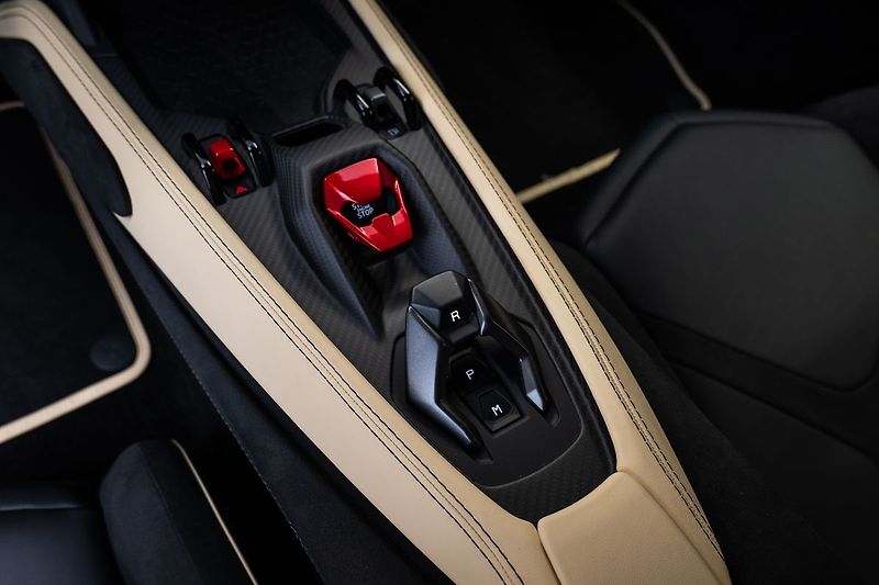 Lamborghini Revuelto - fotka 15 z 22