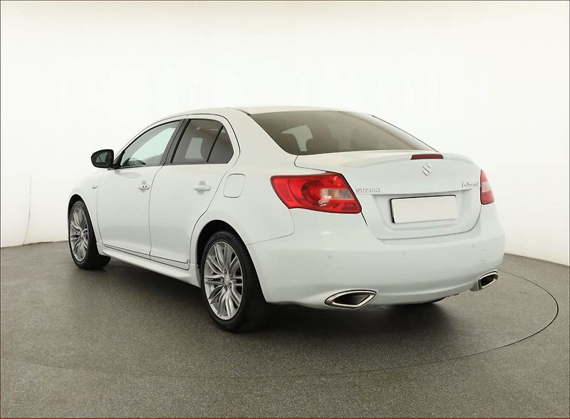 Suzuki Kizashi (2014) 2.4 VVT, Serv.kniha, Xenony - fotka 4 z 16