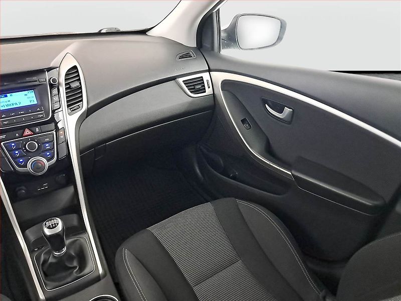 Hyundai i30 (2017) Trikolor 1.6 CRDi, Serv.kniha - fotka 8 z 17