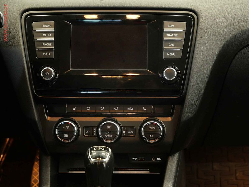 Škoda Octavia (2015) 2.0TDi, DSG, AC - fotka 10 z 22