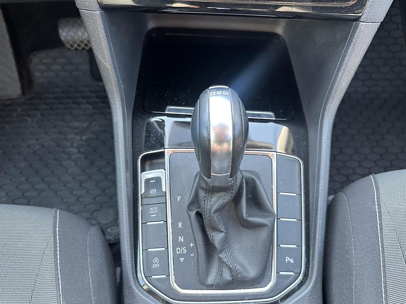 Volkswagen Golf Sportsvan (2015) 1.4 TSI 92 KW - fotka 26 z 37