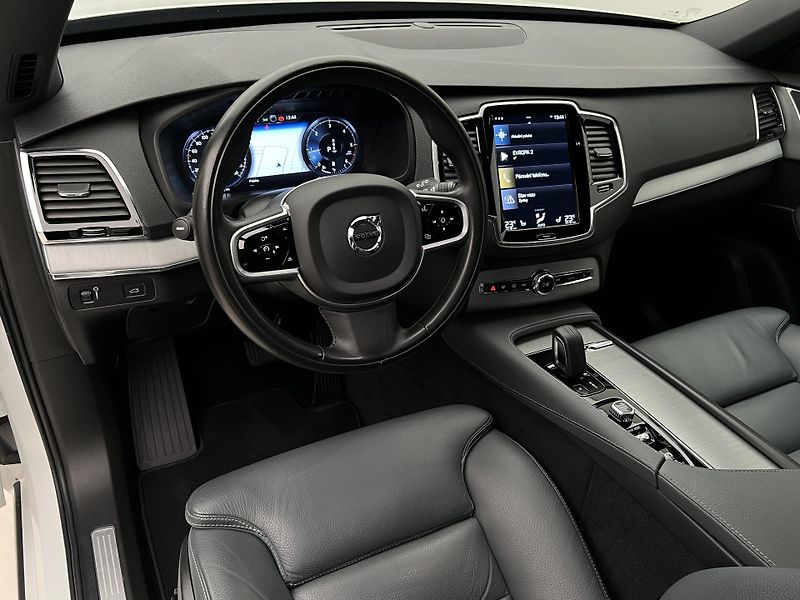 Volvo XC90 B5 AWD MOMENTUM PRO 7 MÍST - fotka 4 z 44