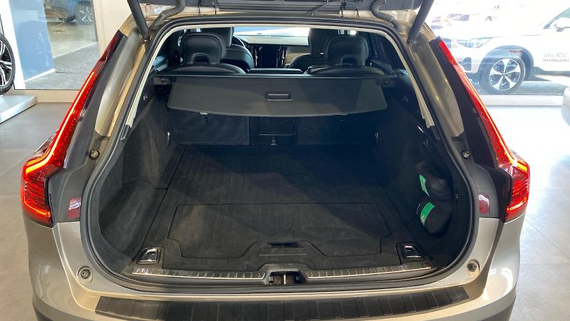 Volvo V90 Cross Country Pro, B4 AWD, 145 - fotka 9 z 41