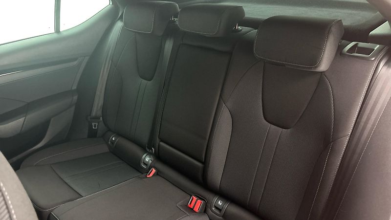 Škoda Octavia 2.0 TDI DSG Sportline - fotka 16 z 29