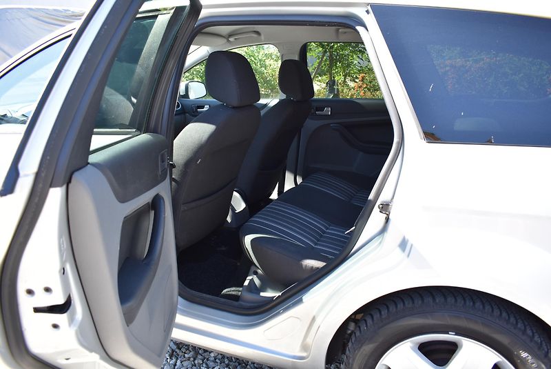 Ford Focus 1,6 16V STYLE,TZ,SERVIS,TOP! - fotka 14 z 16