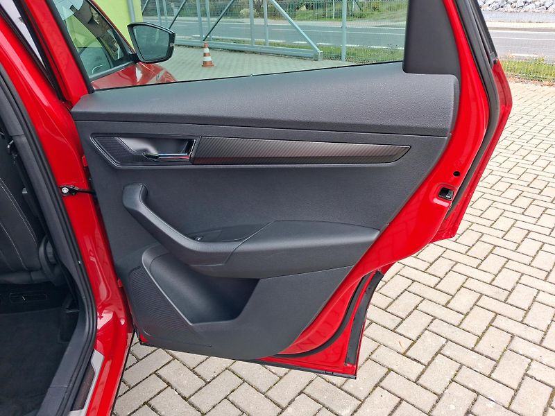 Škoda Karoq (2020) 2,0TDi DSG 4x4 SPORTLINE NAVI - fotka 24 z 48
