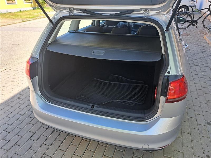 Volkswagen Golf 1,6 TDI Variant - fotka 38 z 45