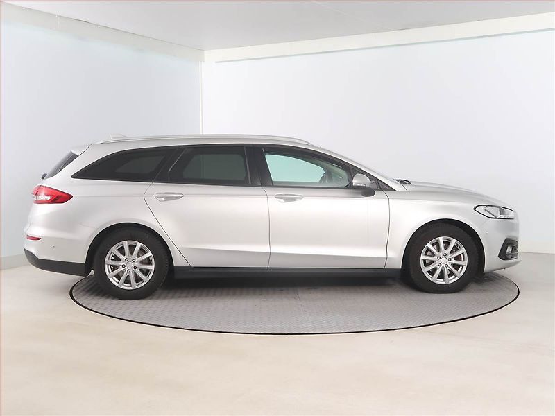 Ford Mondeo (2020) 2.0 EcoBlue, Navi, Tempomat - fotka 6 z 16