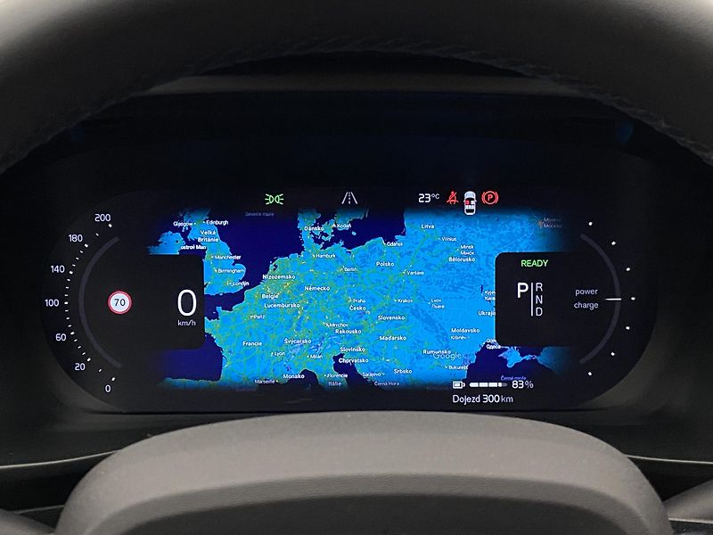 Volvo XC40 PURE ELECTRIC RECHARGE TWIN - fotka 35 z 58
