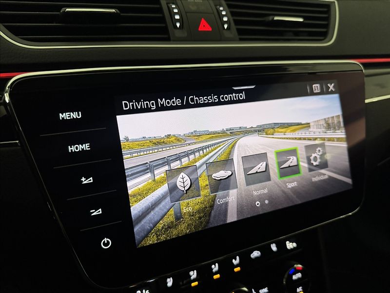 Škoda Superb 1,4 TSi  DSG iV L&K LED Assist - fotka 36 z 50