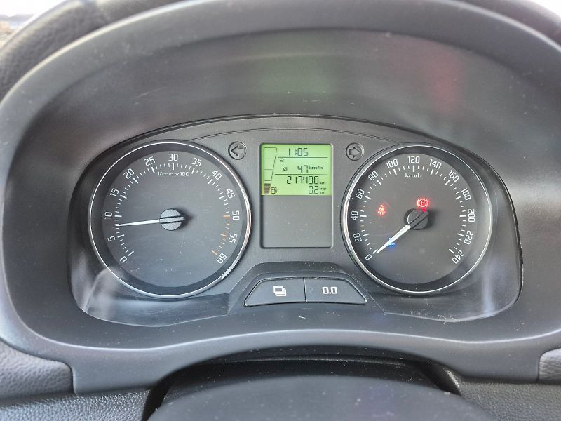 Škoda Roomster (2012) Scout 1.6 TDI 66 kW - fotka 15 z 23