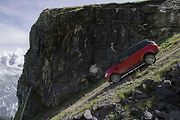 Range Rover Sport pokořil vyhlášenou sjezdovku ve švýcarském Mürrenu.