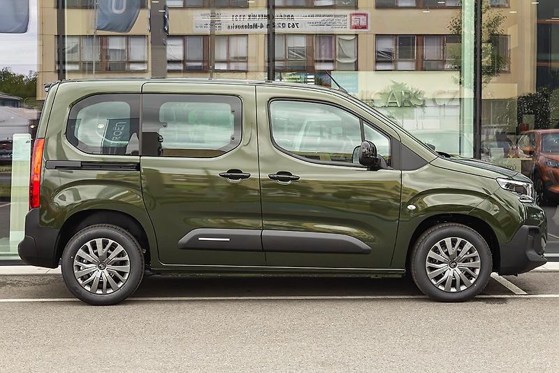 Citroën Berlingo (2026) 1,2 PLUS Petrol 110k Manual - fotka 4 z 17