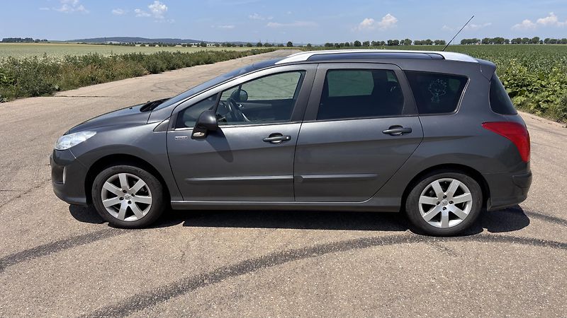 Peugeot 308 (2011) - fotka 3 z 12