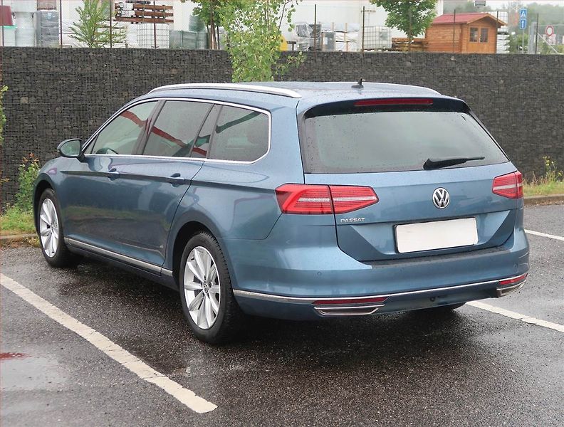 Volkswagen Passat (2018) 2.0 TDI, Automat, Serv.kniha - fotka 4 z 20