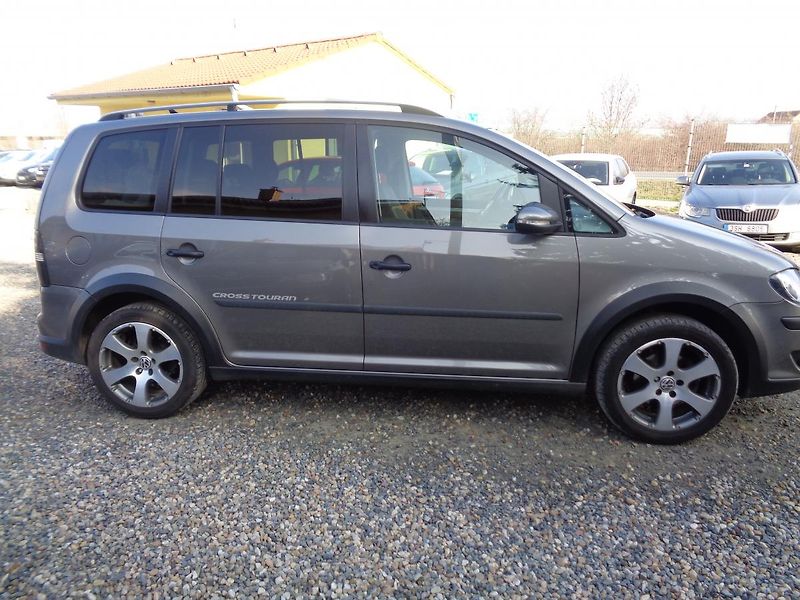 Volkswagen Touran 1,4 TSI CROS - fotka 6 z 15