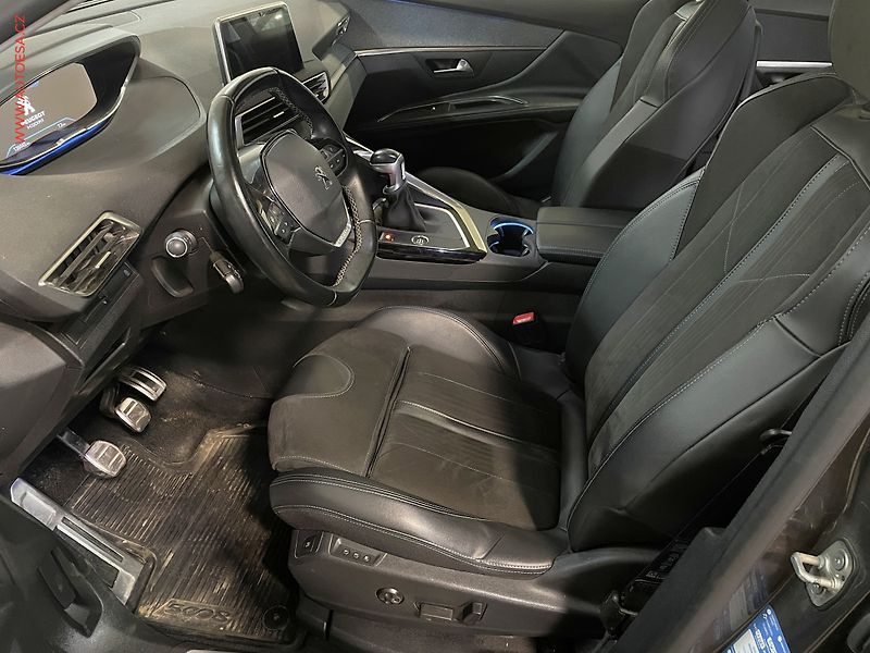 Peugeot 5008 (2019) 1.5 HDi, Crossway, LED, panor - fotka 9 z 17