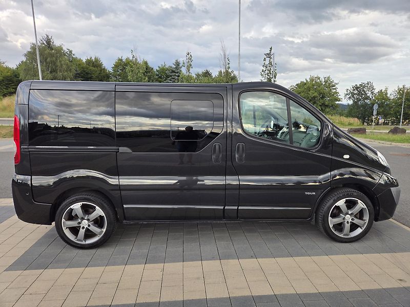 Opel Vivaro (2011) 2.5 CDTI Tour Cosmo - fotka 7 z 35