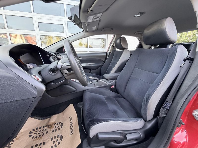 Honda Civic 1.4 Comfort - fotka 17 z 20