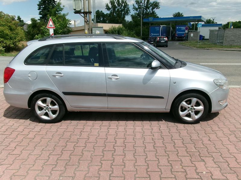 Škoda Fabia (2011) 1,2TSi ELEGANCE AC ALU VÝHŘEV - fotka 5 z 27