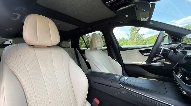 Mercedes-Benz Třídy E (2023) E220d, AMG, TOP výbava, záruk - fotka 11 z 18