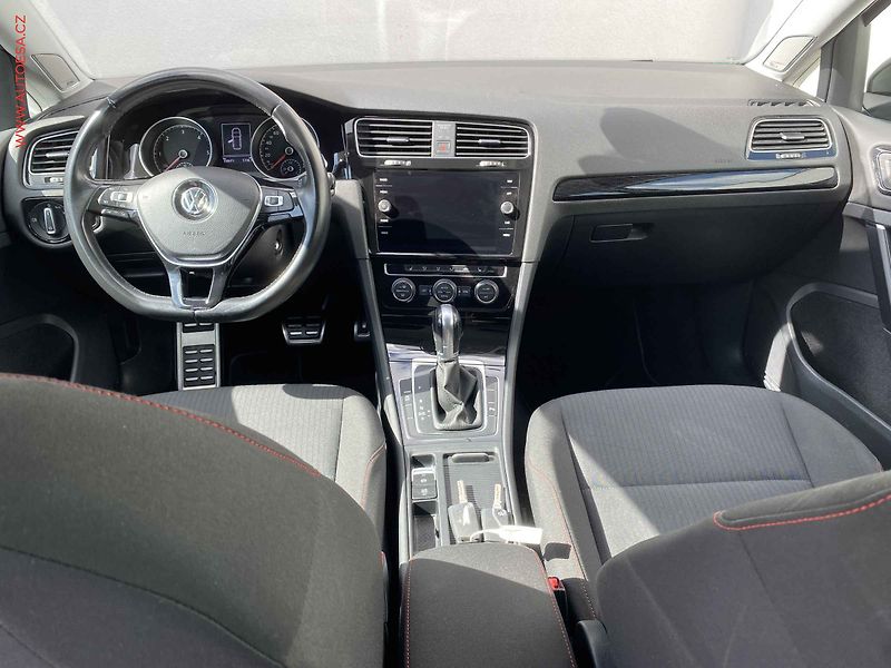 Volkswagen Golf (2017) 2.0 TDi, Sound, DSG, LED, TZ - fotka 8 z 16