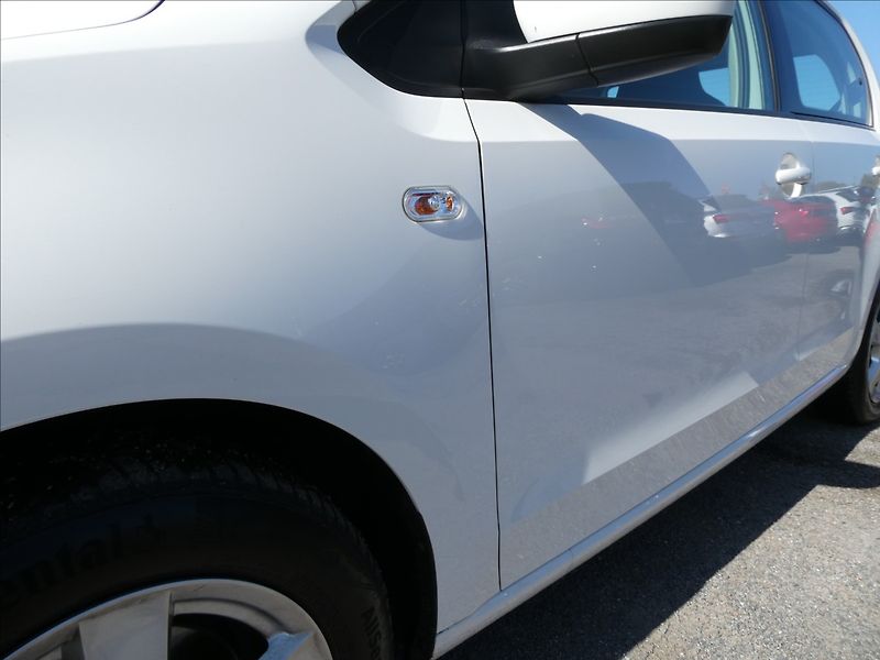 Volkswagen up! 1,0 MPi klima,serviska,2.maj. - fotka 15 z 45