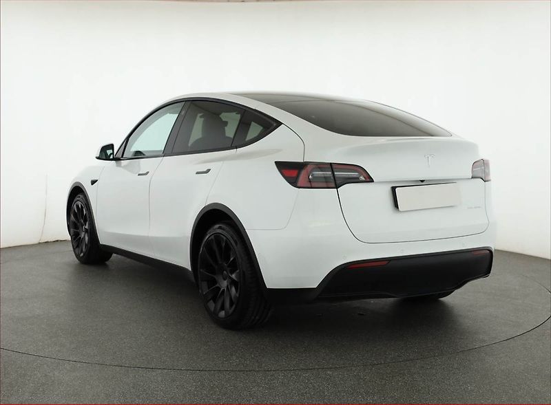 Tesla Model Y (2021) Long Range AWD 75kWh, SoH 89% - fotka 4 z 23