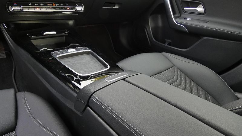 Mercedes-Benz Třídy A 180 Sedan Progessive - fotka 6 z 21