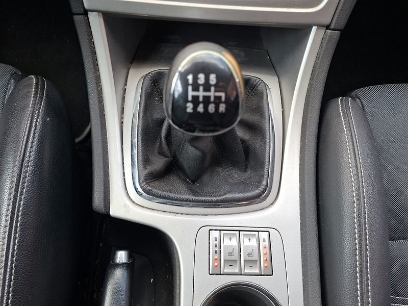 Ford Mondeo (2010) 2.2TDCi 129kW 6MAN - fotka 15 z 40