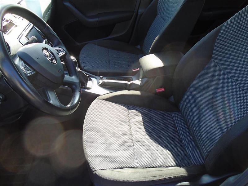 Škoda Octavia 1,6 - fotka 10 z 27