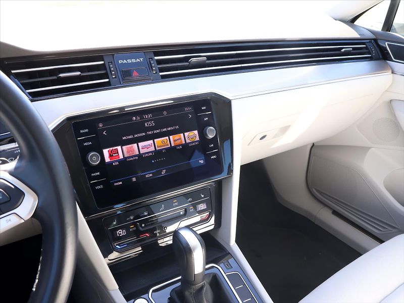 Volkswagen Passat 2.0 TDI 147kW DSG CZ Elegance - fotka 19 z 33