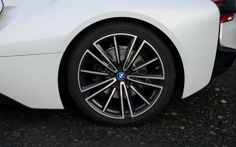 BMW i8 Coupe, Facelift, Lasery - fotka 4 z 31