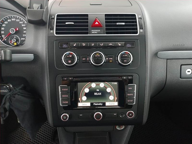 Volkswagen Touran (2015) 2.0 TDI, Navi, Bi-Xenony - fotka 12 z 20