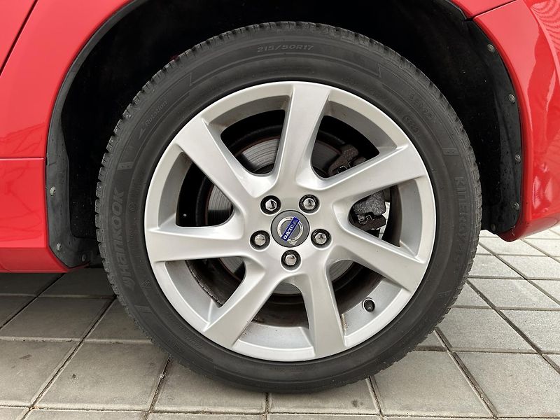 Volvo V60 1.6 T4 Summum - fotka 25 z 26
