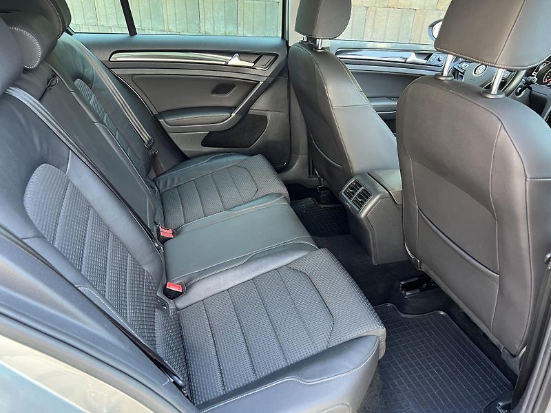 Volkswagen Golf 2.0 TDi 110 kW DSG ACC KESSY - fotka 8 z 21