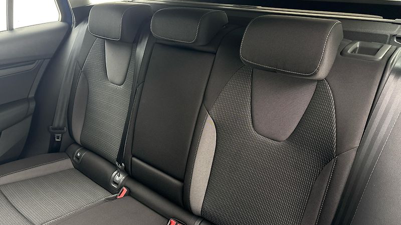 Škoda Octavia 2.0 TDI Ambition Combi - fotka 16 z 24