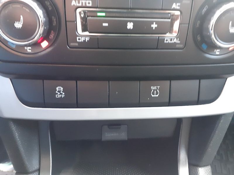 Škoda Yeti (2013) 1.2 TSI AMBIENTE - fotka 14 z 37